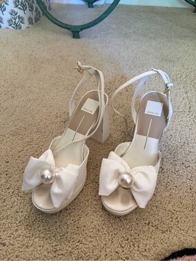 Dolce Vita Ivory Bow Pearl Block Heel Sandals